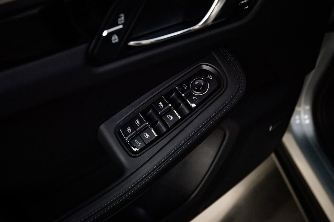 Certified 2026 Porsche Macan AWD/4WD image 22