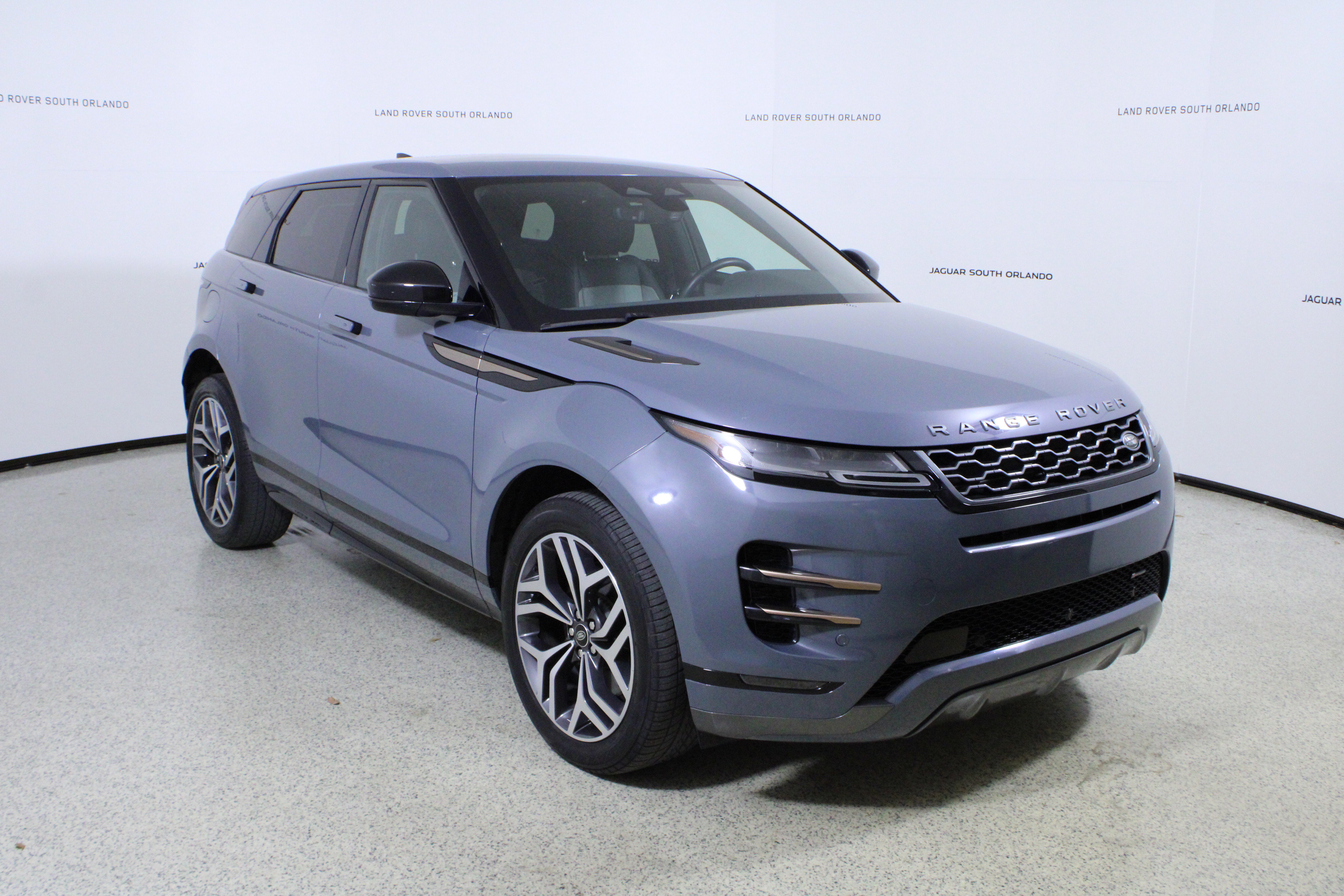 Used 2023 Land Rover Range Rover Evoque R-Dynamic SE image 3