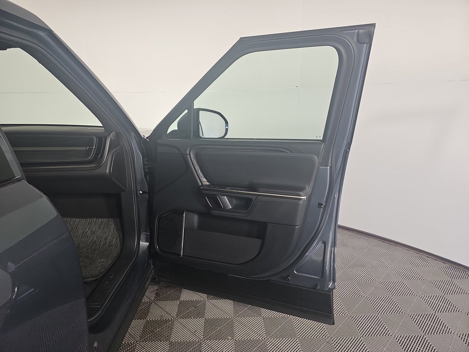 Used 2022 Rivian R1T Adventure AWD/4WD image 19
