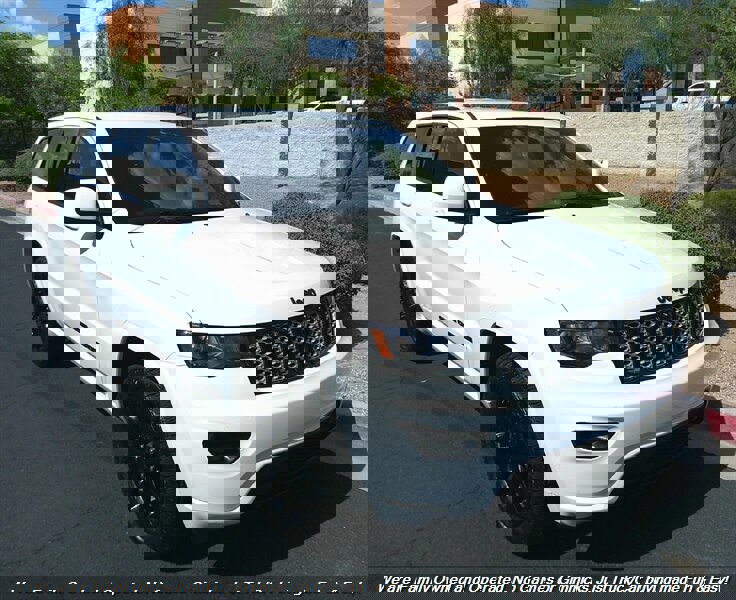 Used 2020 Jeep Grand Cherokee Altitude image 1