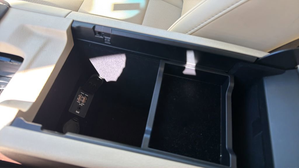 Used 2016 Lexus ES 350 w/ Navigation System Package image 28