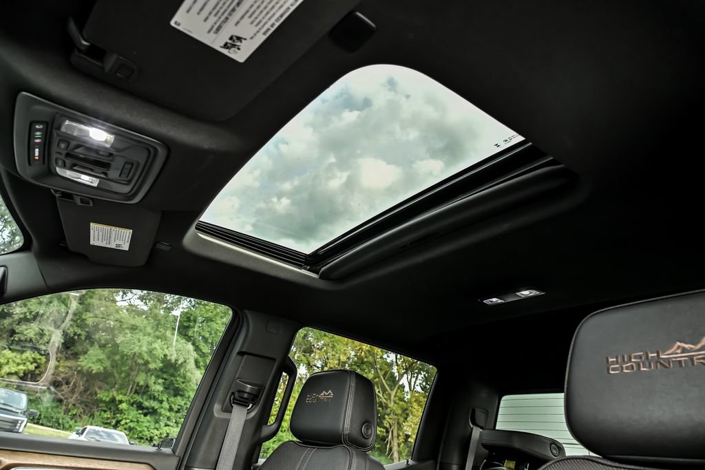 Used 2023 Chevrolet Silverado 1500 High Country w/ High Country Premium Package AWD/4WD image 16