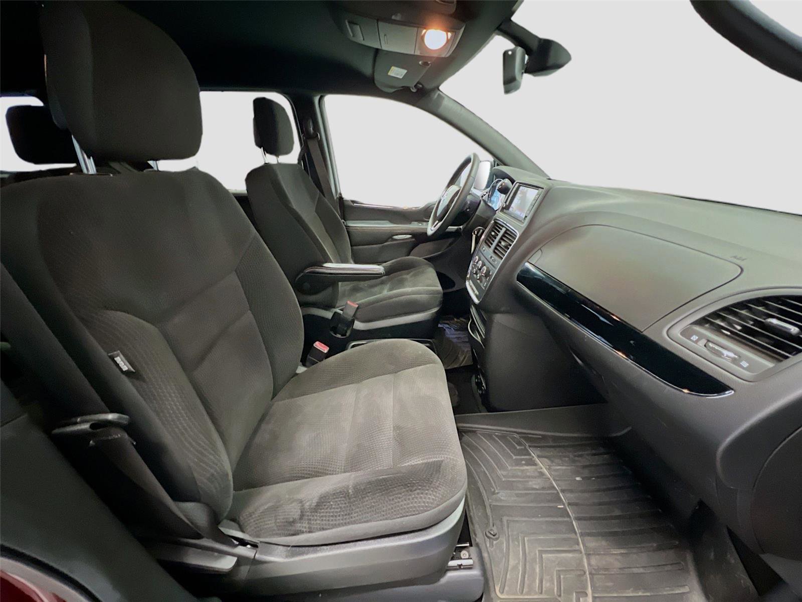 Used 2019 Dodge Grand Caravan SE image 26