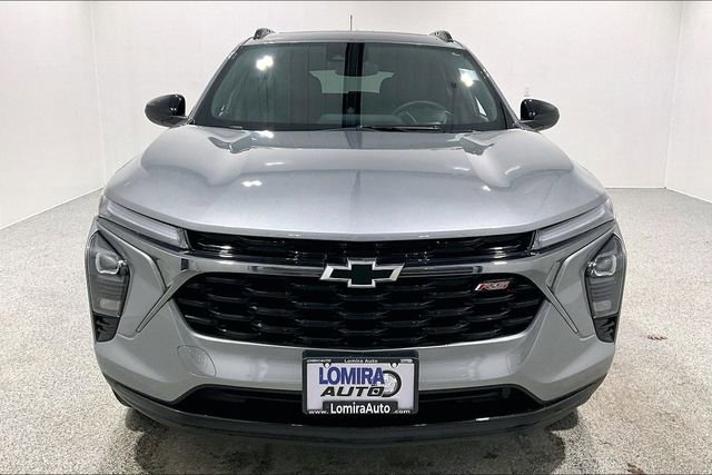 Used 2025 Chevrolet Trax RS w/ Sunroof Package image 2