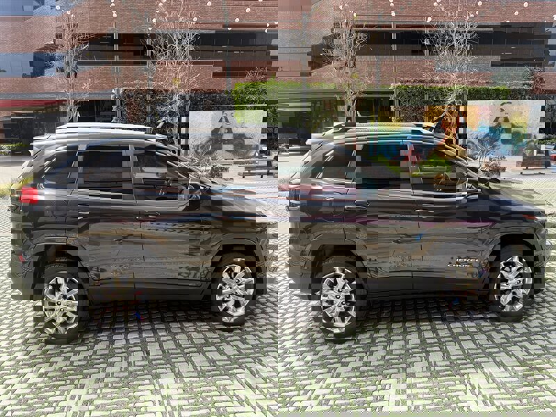 Used 2016 Jeep Cherokee Limited image 17