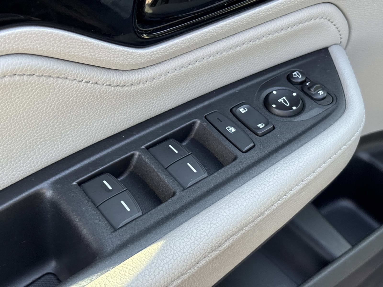 Used 2018 Honda Odyssey Elite image 14