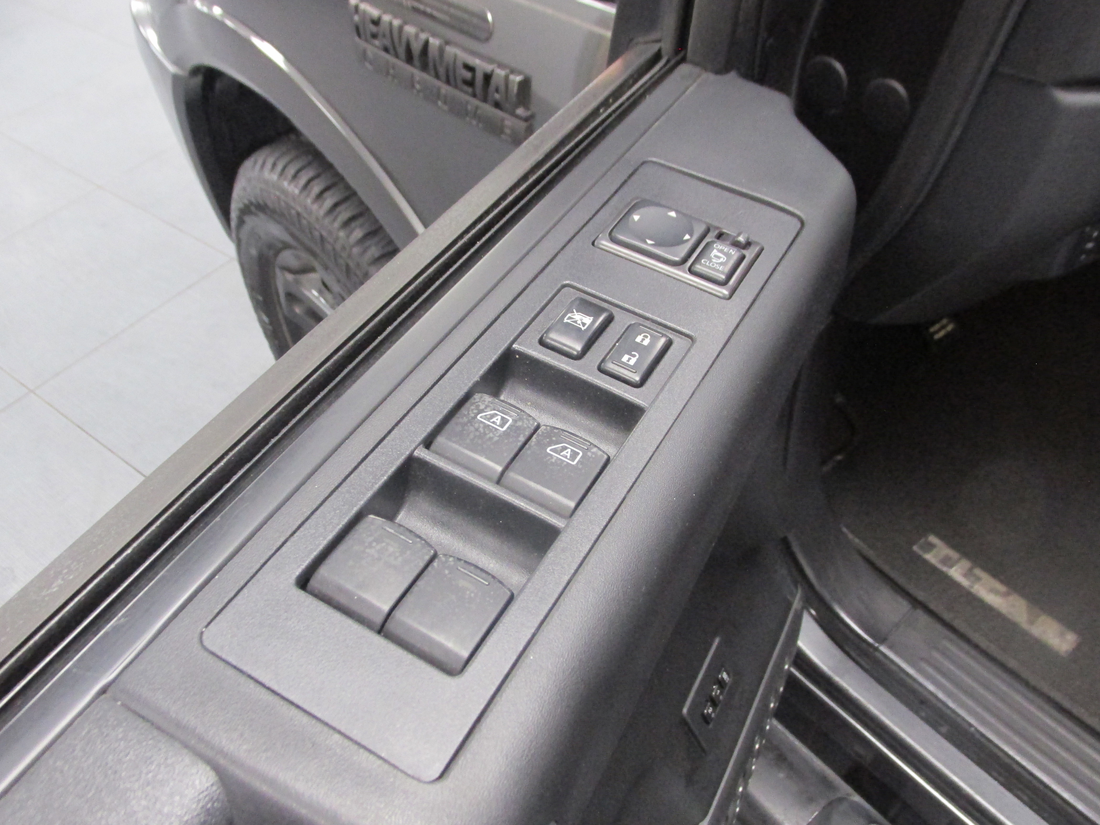 Used 2011 Nissan Titan SL w/ Heavy Metal Edition Pkg AWD/4WD image 29