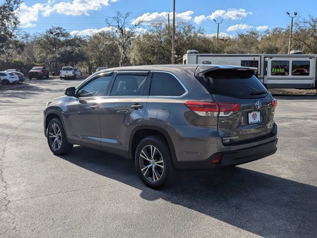 Used 2019 Toyota Highlander LE image 3