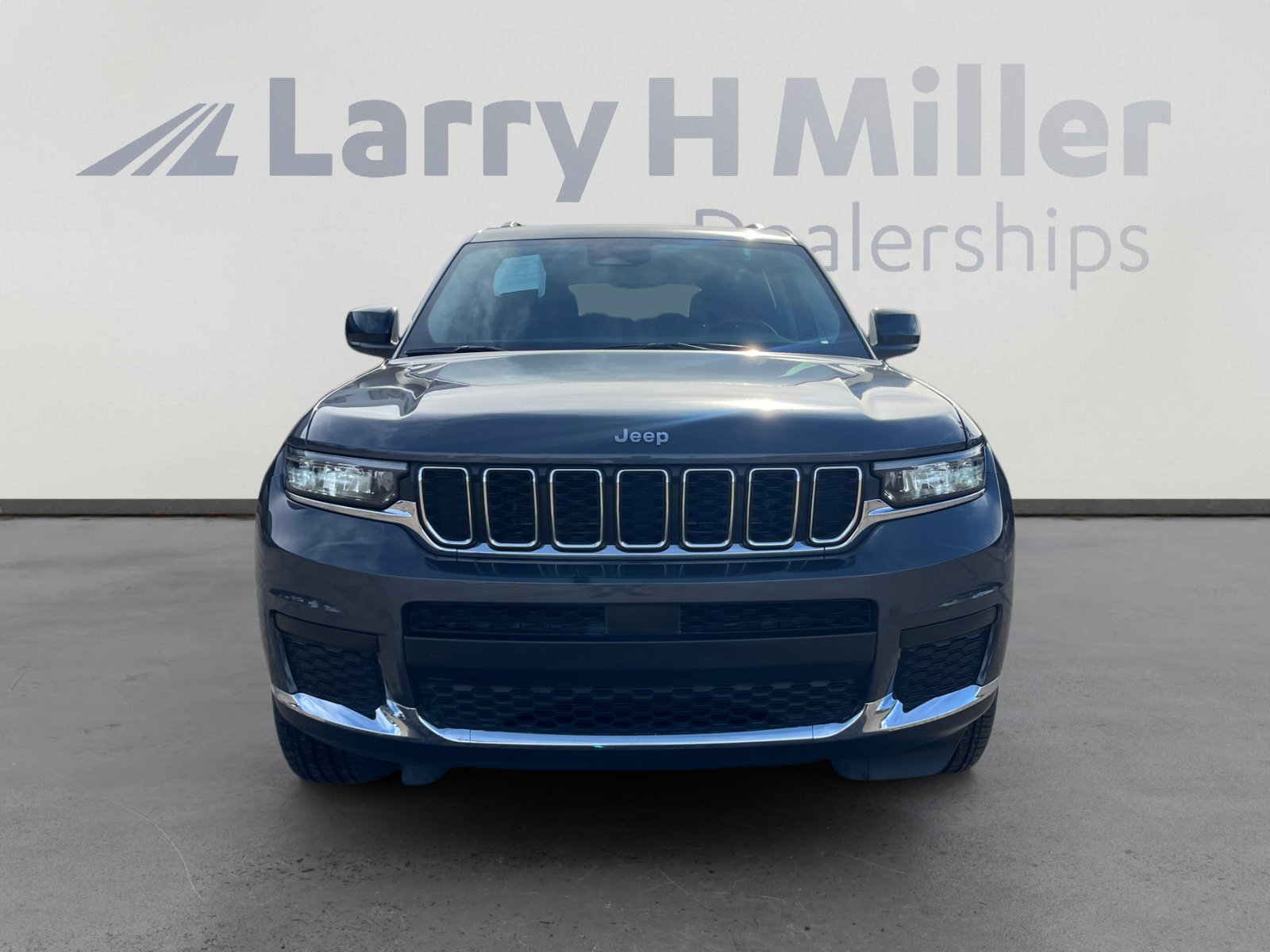 Certified 2023 Jeep Grand Cherokee L Laredo image 8