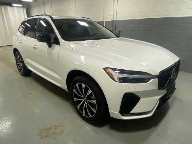 Used 2025 Volvo XC60 B5 Plus image 4