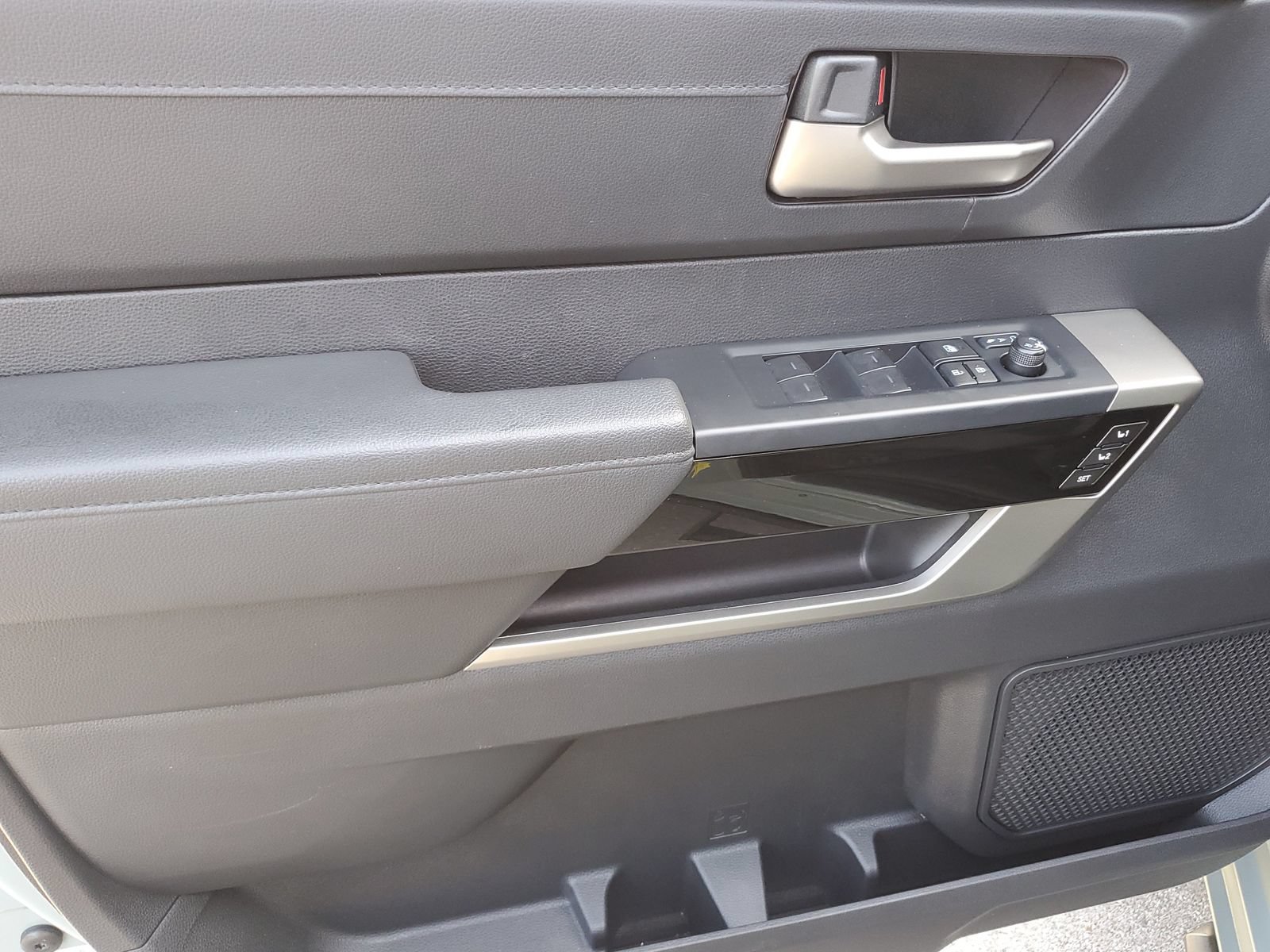 Certified 2025 Toyota Tundra Limited AWD/4WD image 19