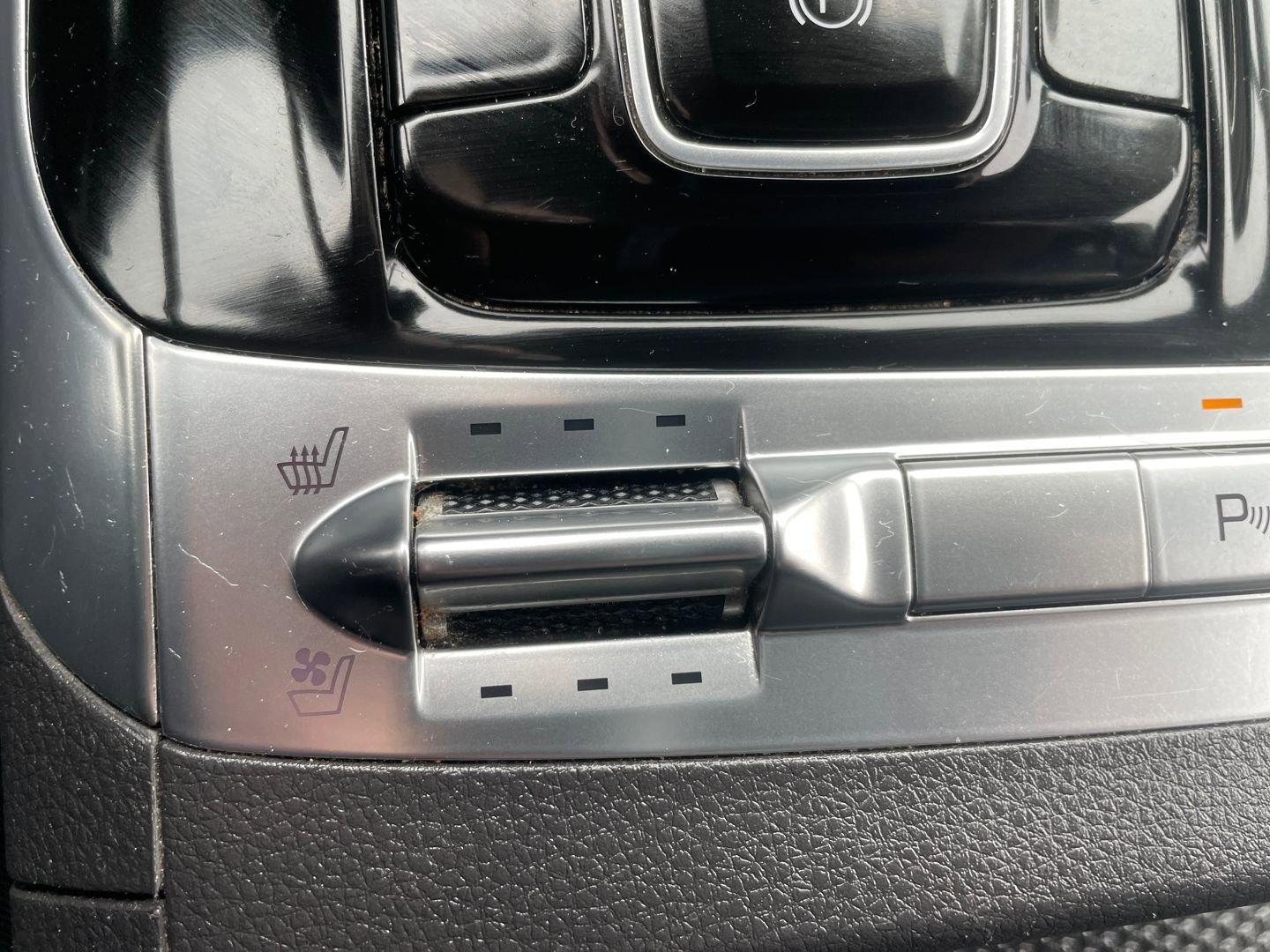 Used 2022 Kia Carnival SX image 25