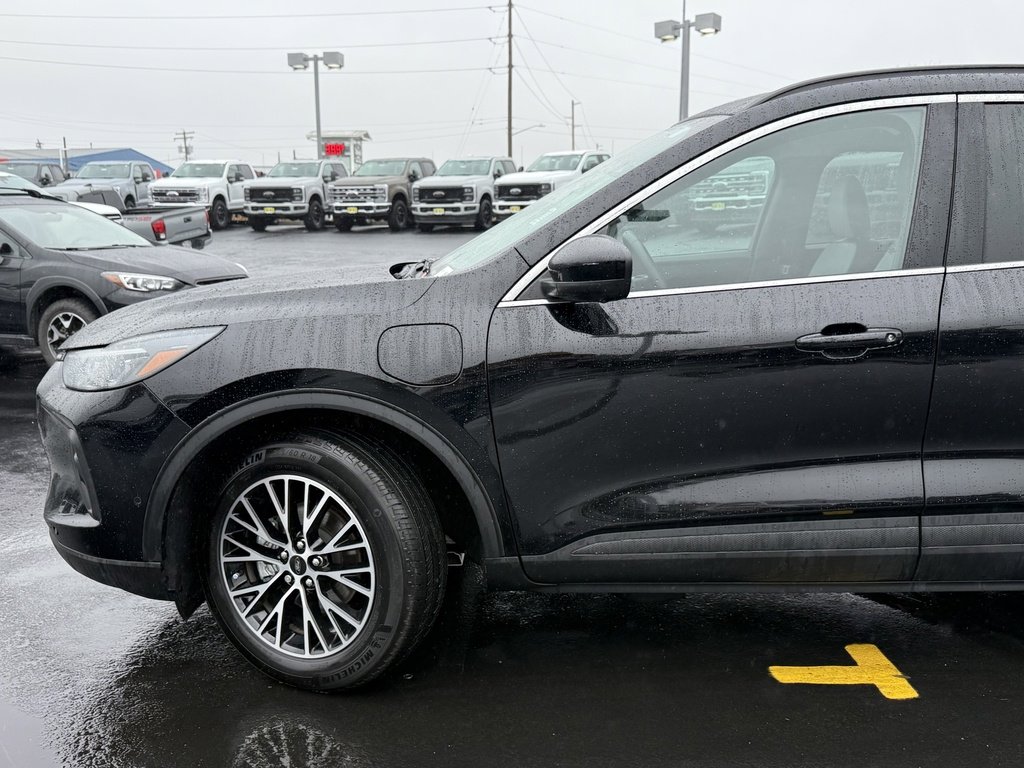 Certified 2023 Ford Escape SE w/ PHEV Premium Package image 13