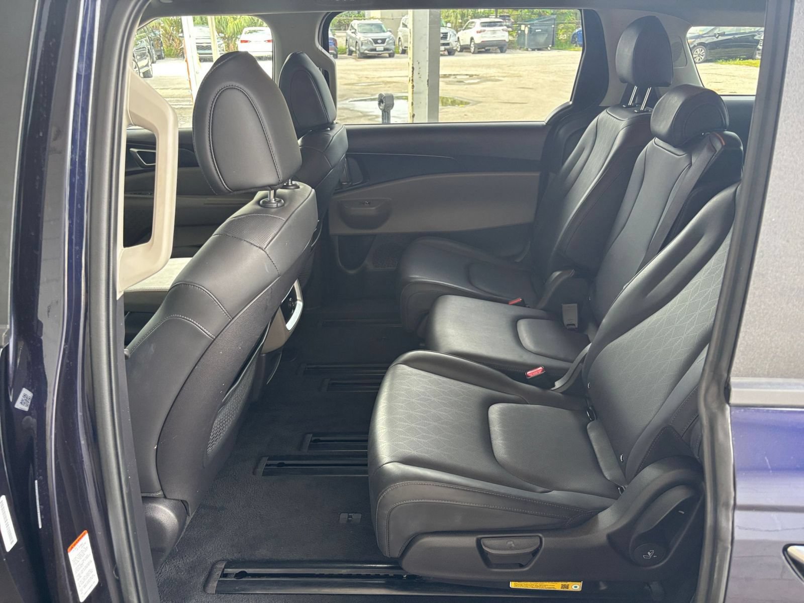 Used 2026 Kia Carnival FWD image 27