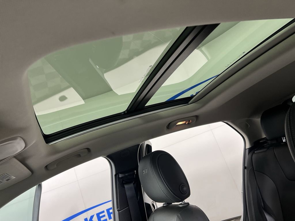 Certified 2024 Buick Encore GX Sport Touring w/ Experience Buick Package image 19