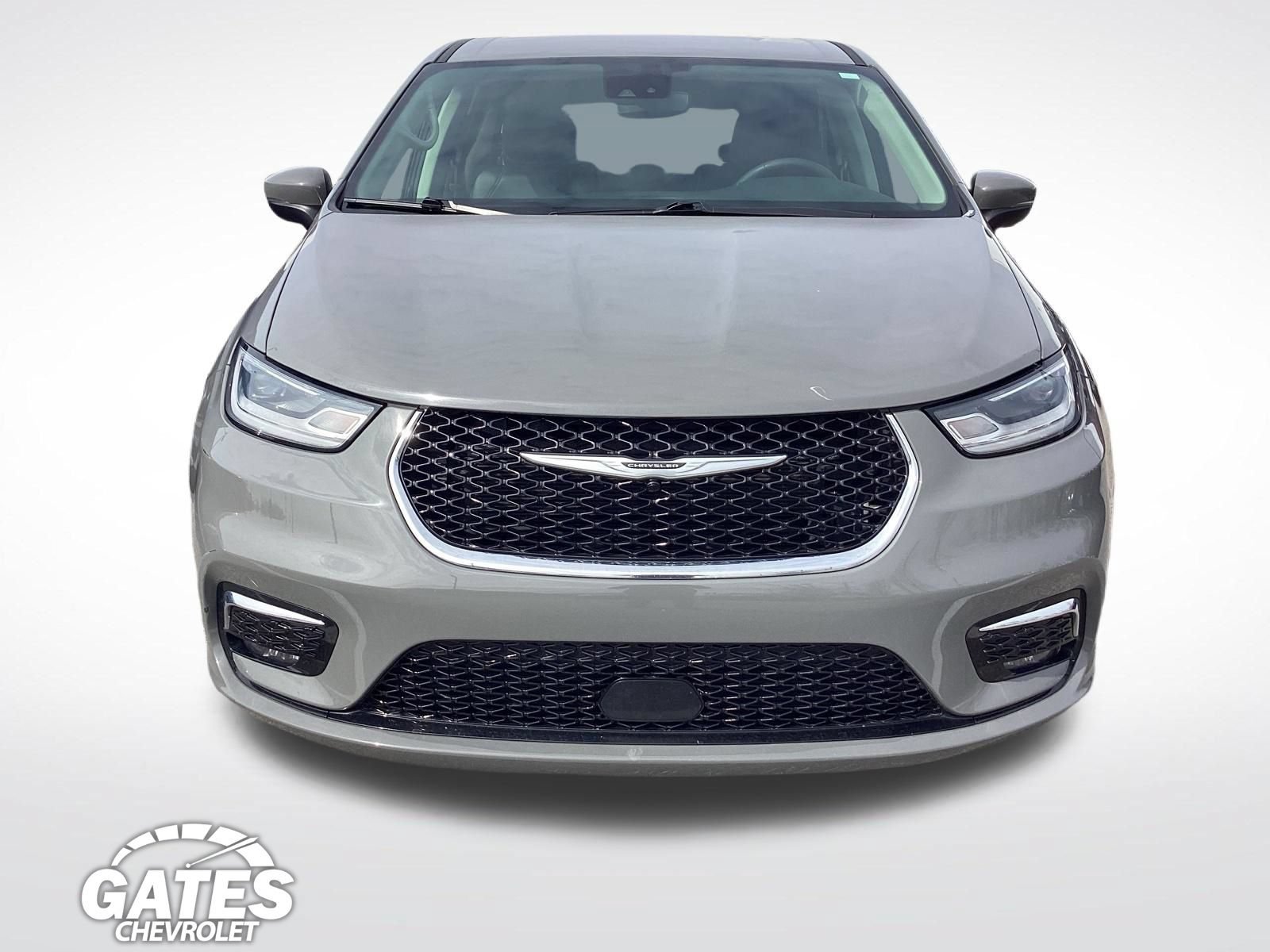 Used 2023 Chrysler Pacifica Touring-L FWD image 2