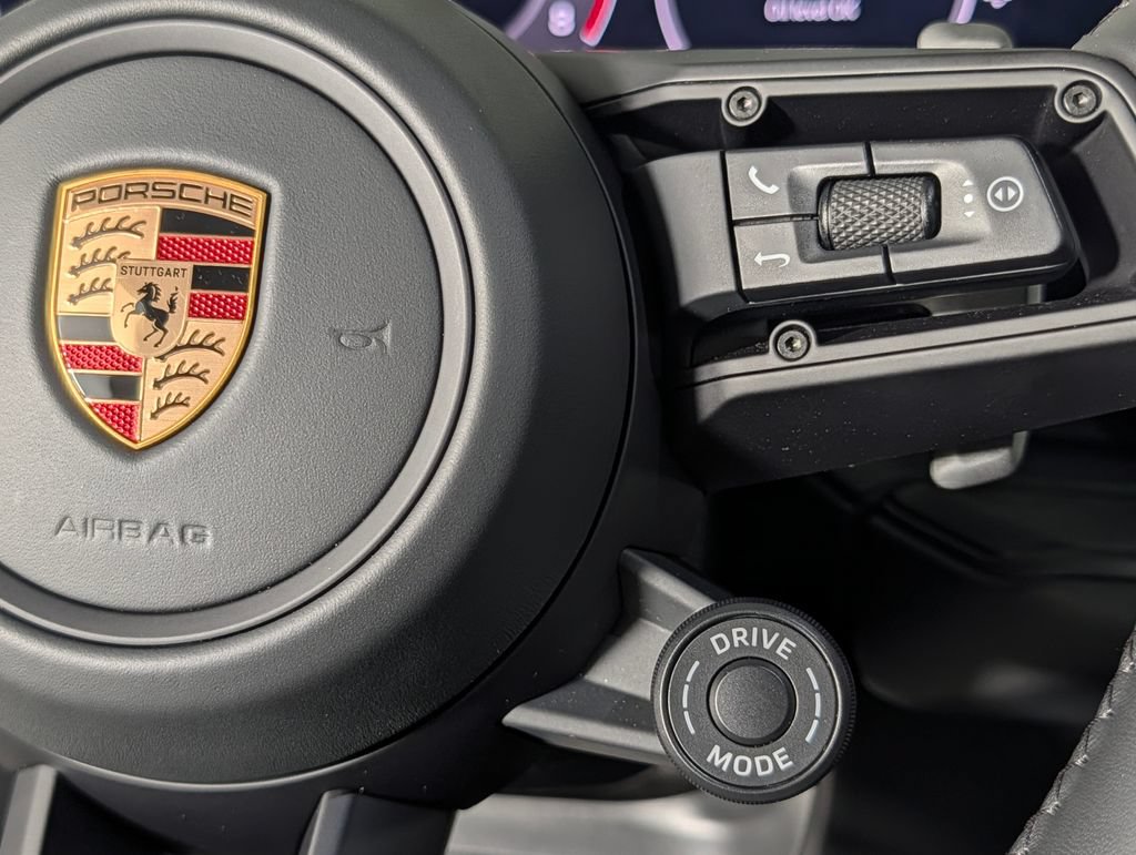 Certified 2025 Porsche Cayenne GTS AWD/4WD image 40