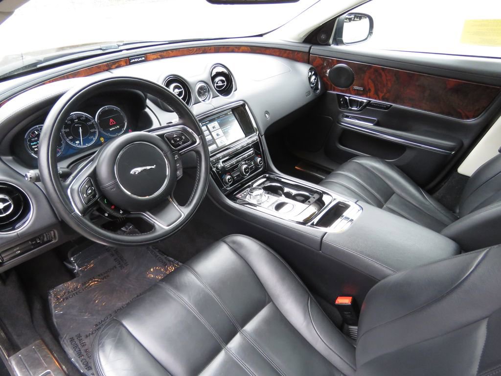 Used 2015 Jaguar XJ AWD image 11