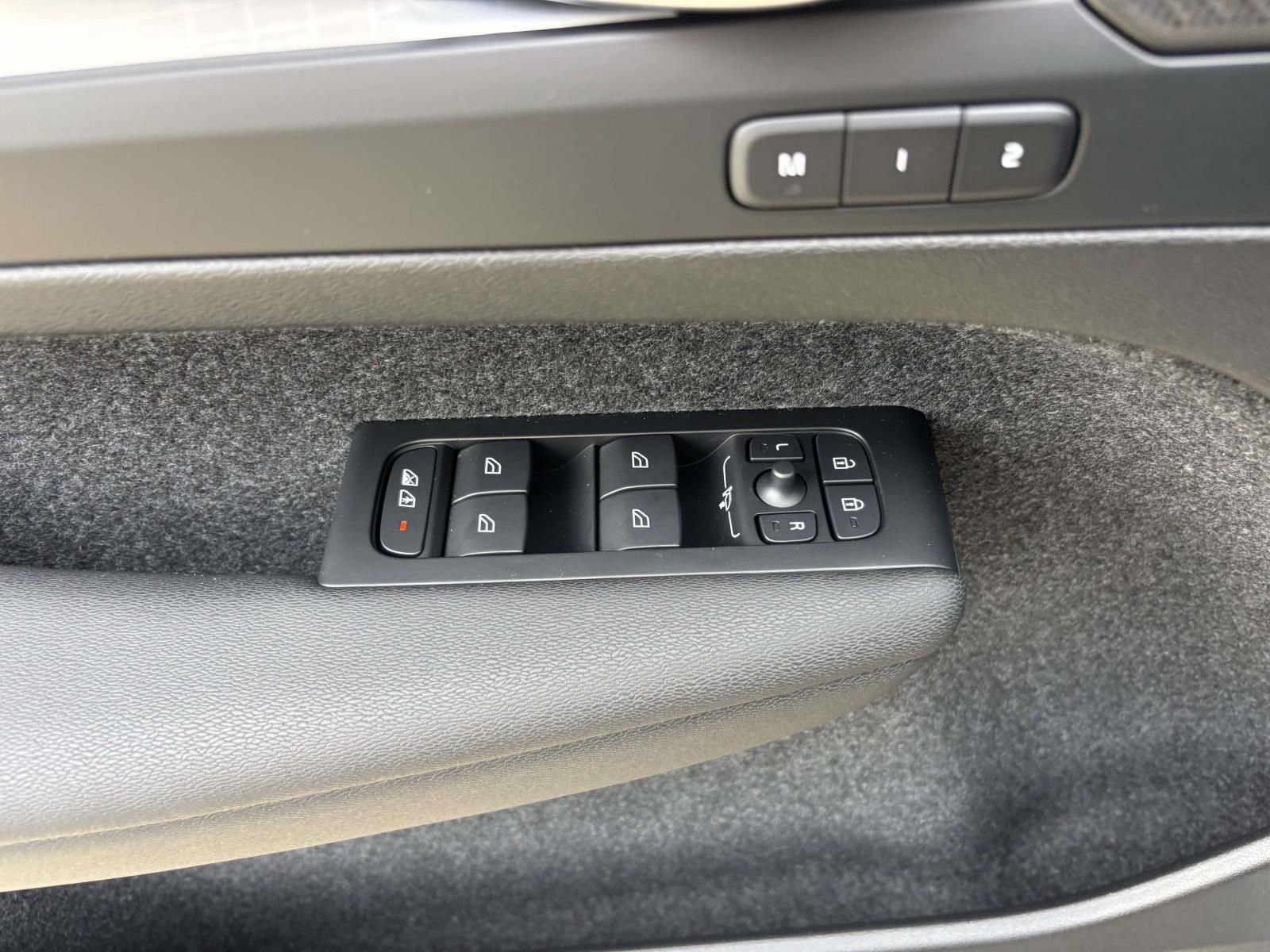 New 2026 Volvo XC40 B5 Ultra w/ Protection Package Premier image 13