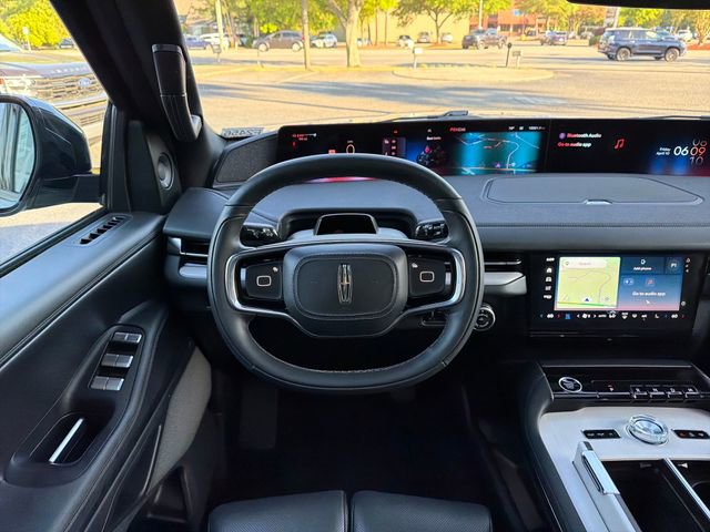 Used 2025 Lincoln Navigator L Reserve w/ Jet Appearance Package image 16