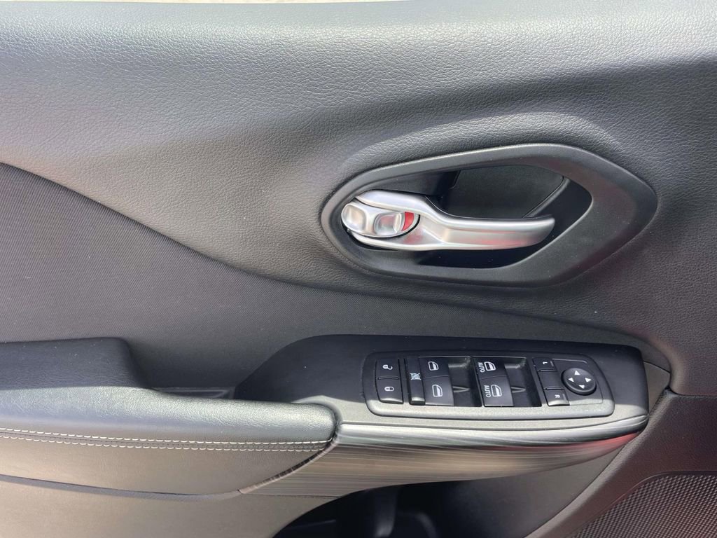 Used 2014 Jeep Cherokee Latitude FWD image 14