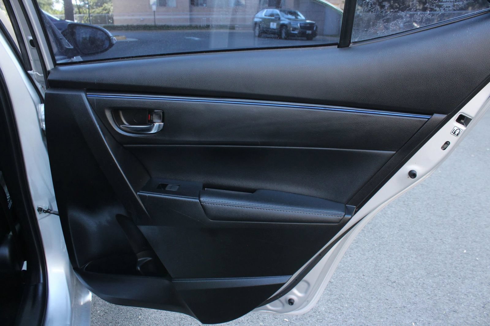 Used 2017 Toyota Corolla SE FWD image 19