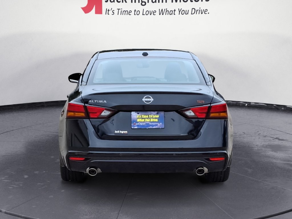Used 2025 Nissan Altima 2.5 SR w/ SR Premium Package FWD image 4