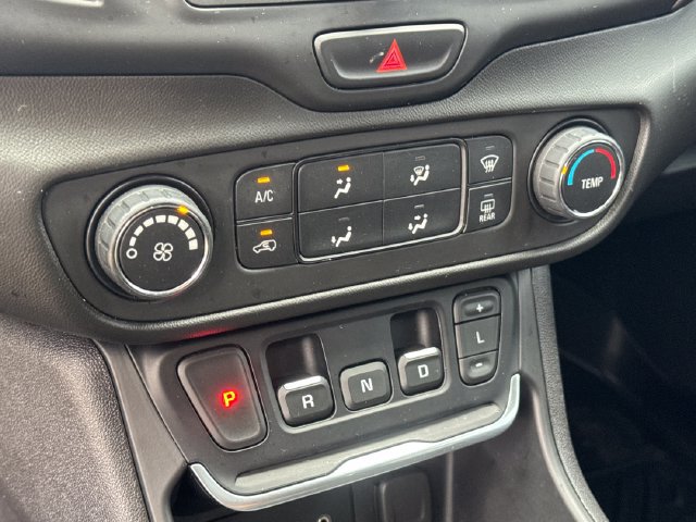 Used 2020 GMC Terrain SLE FWD image 24