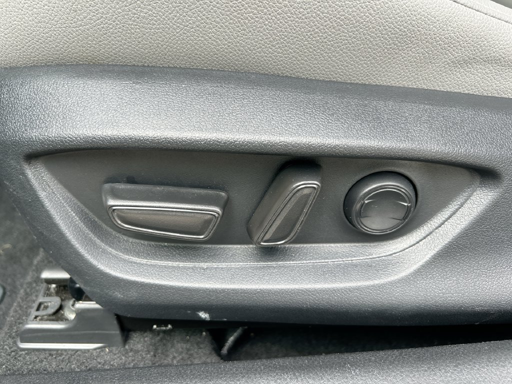 Used 2025 Toyota Camry SE FWD image 12