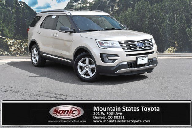 Used 2017 Ford Explorer XLT image 1