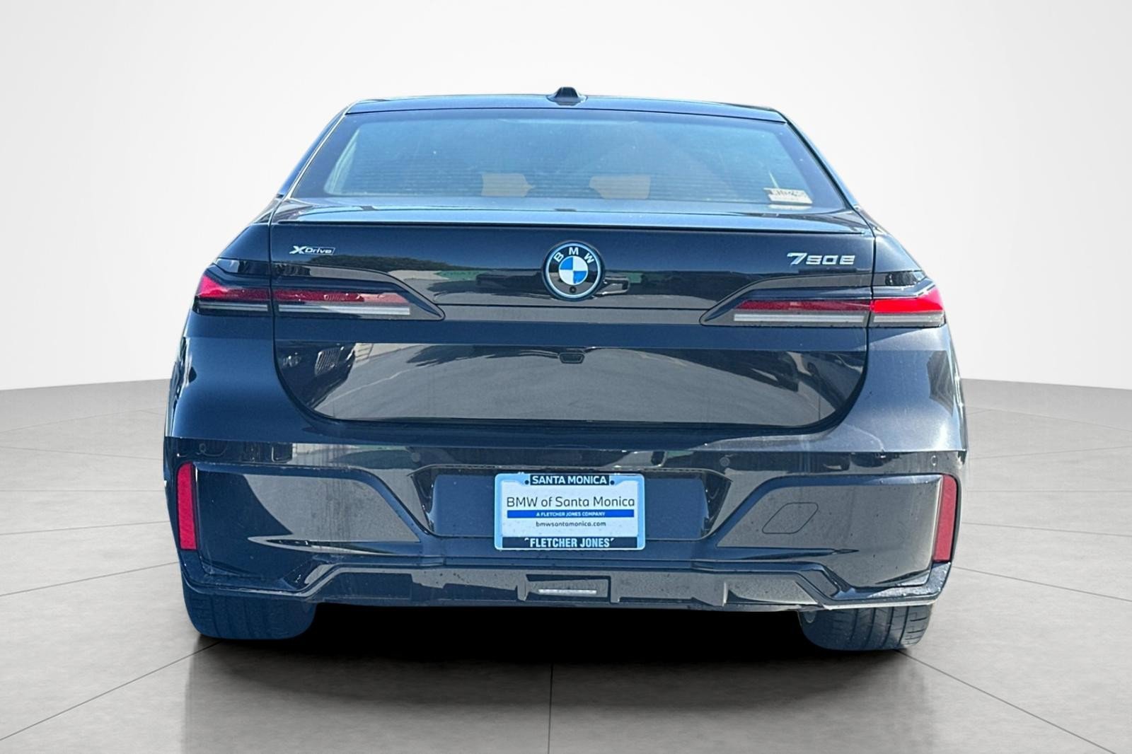 New 2026 BMW 750e xDrive w/ Executive Package AWD/4WD image 4