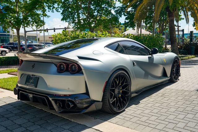 Used 2018 Ferrari 812 Superfast RWD image 25