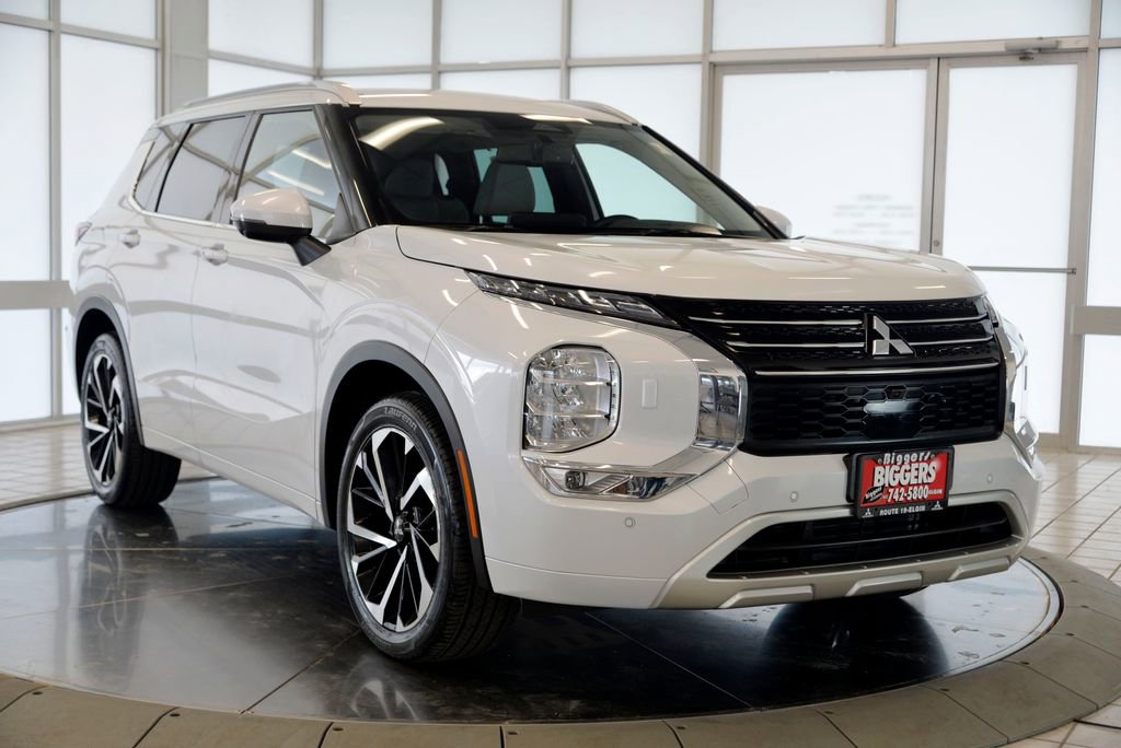 Used 2023 Mitsubishi Outlander SEL image 2