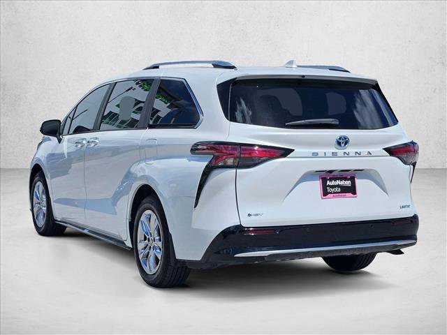 Used 2025 Toyota Sienna Limited image 8
