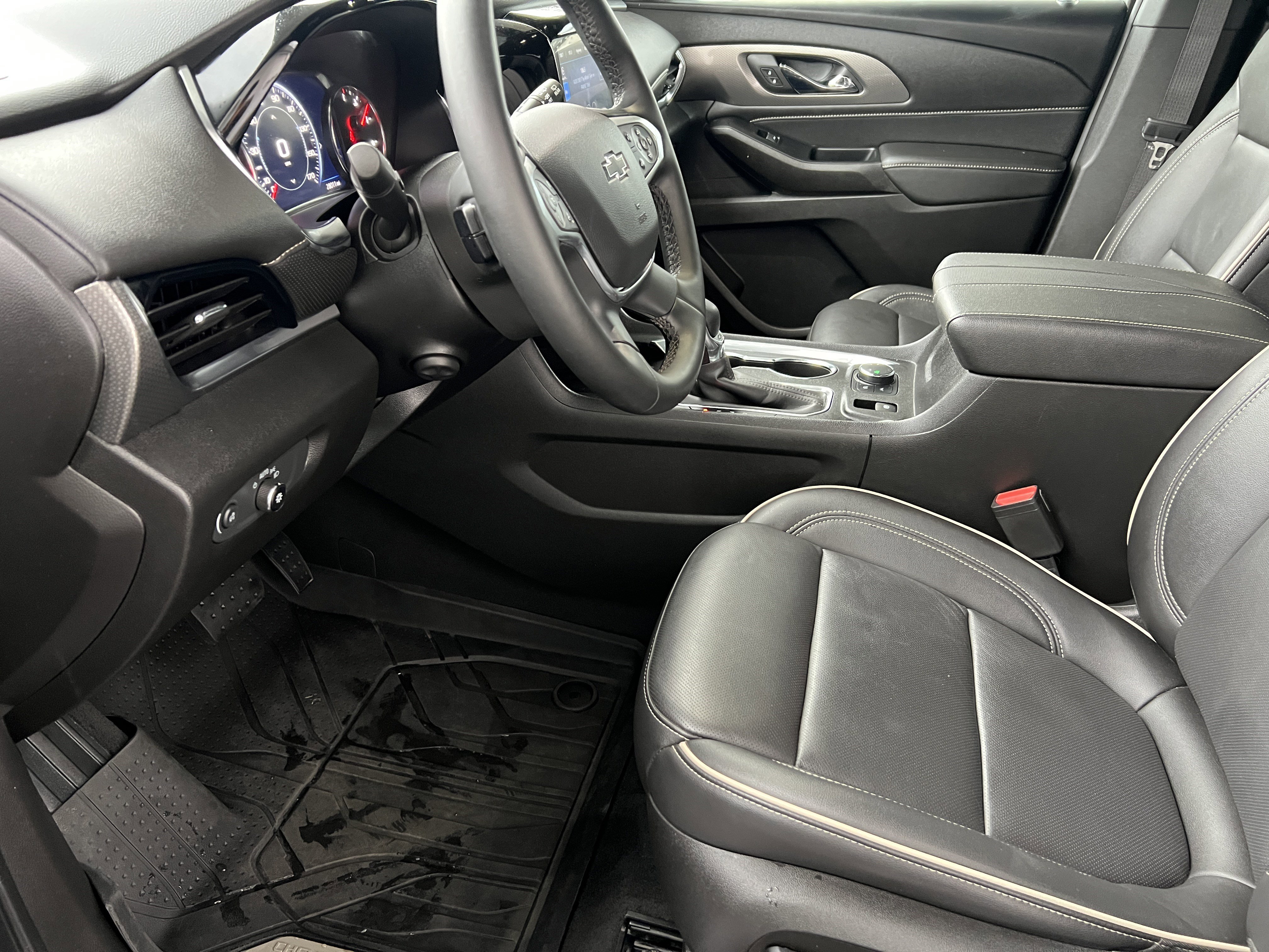 Used 2024 Chevrolet Traverse Premier w/ Redline Edition AWD/4WD image 15