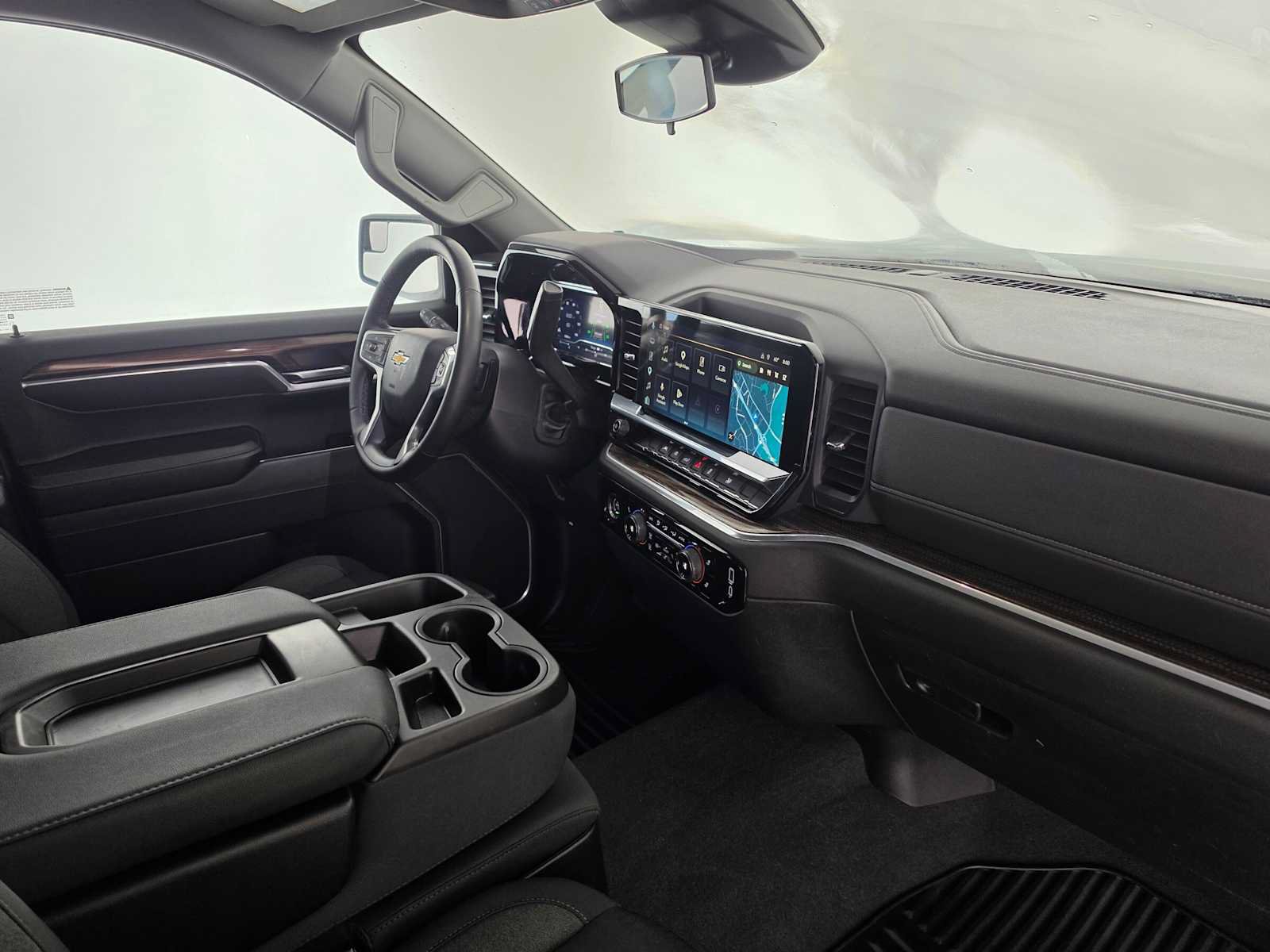 Used 2024 Chevrolet Silverado 1500 LT AWD/4WD image 11