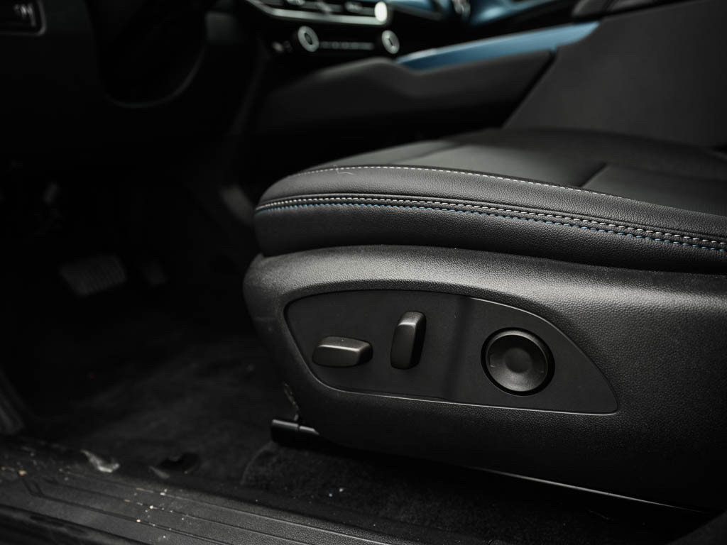 New 2026 Chevrolet Equinox EV LT image 17