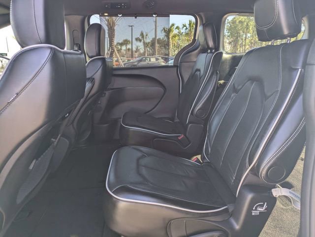 Used 2025 Chrysler Pacifica Limited image 14