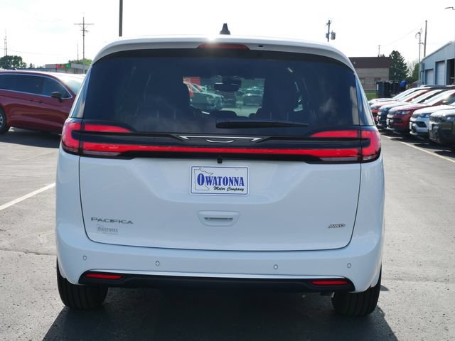 New 2027 Chrysler Pacifica Select AWD/4WD image 6