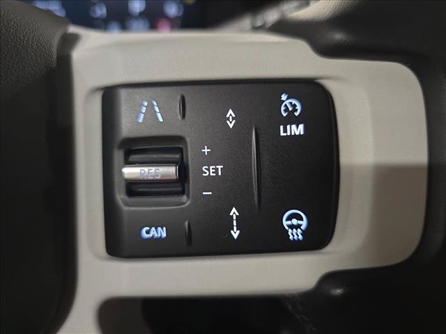 Used 2025 Land Rover Defender 110 X-Dynamic SE AWD/4WD image 17