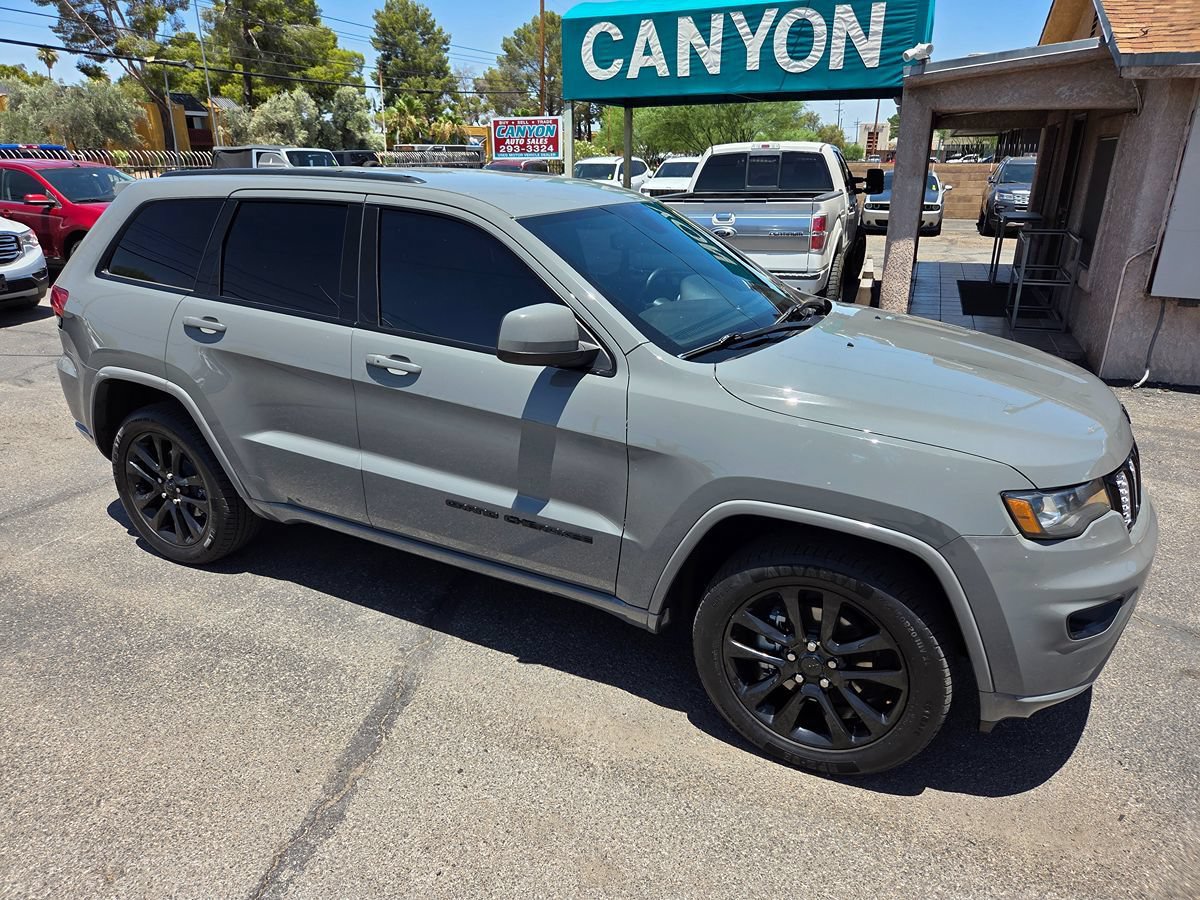 Used 2020 Jeep Grand Cherokee Altitude RWD image 3