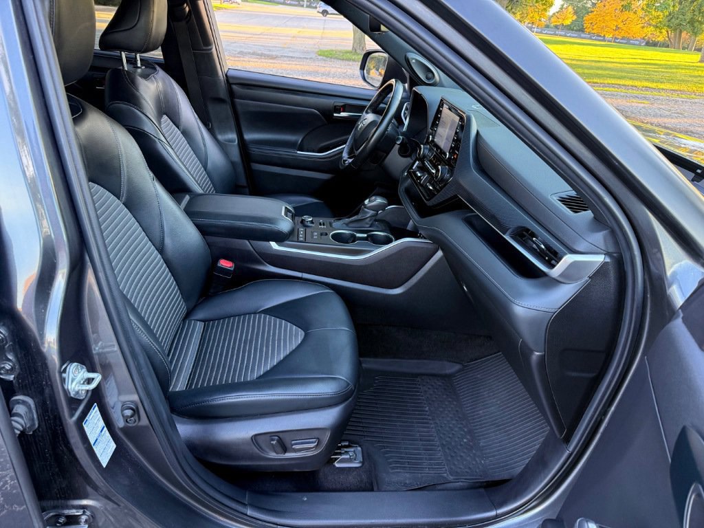 Used 2022 Toyota Highlander XSE AWD/4WD image 7