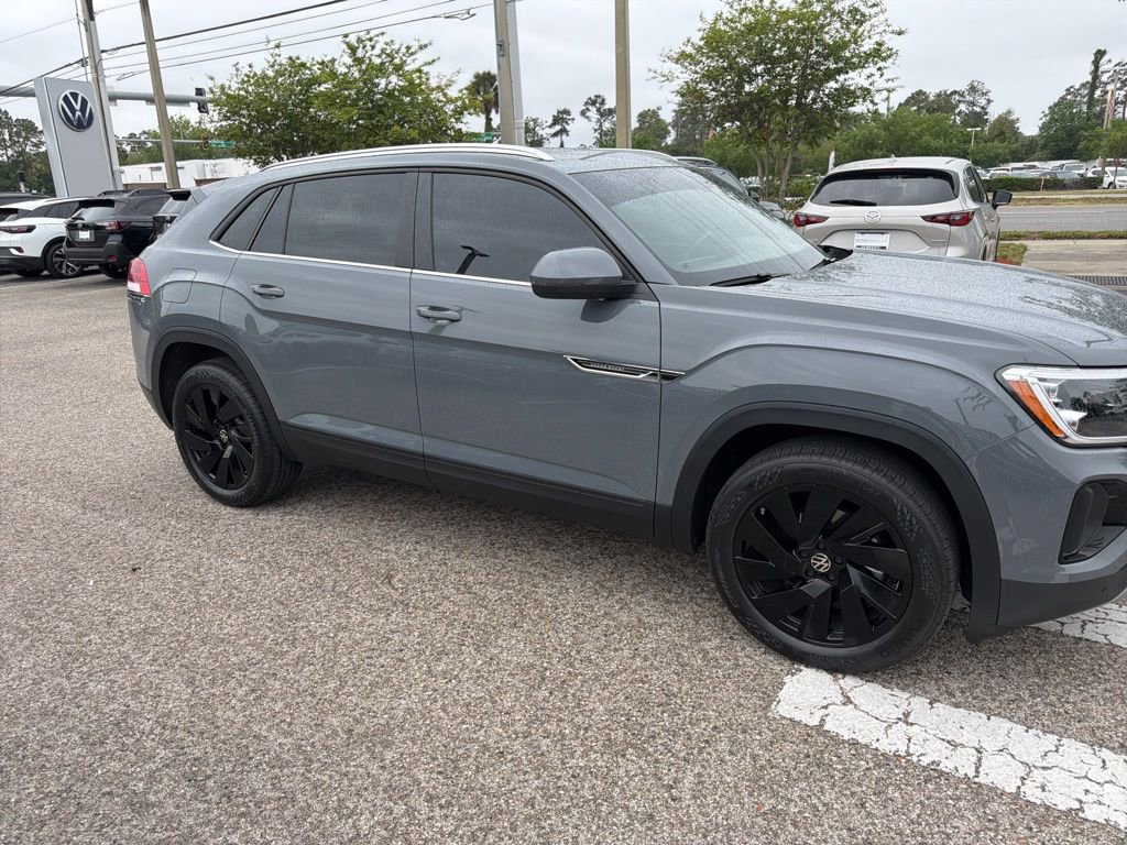 Certified 2025 Volkswagen Atlas Cross Sport SE w/ Panoramic Sunroof Package AWD/4WD image 22