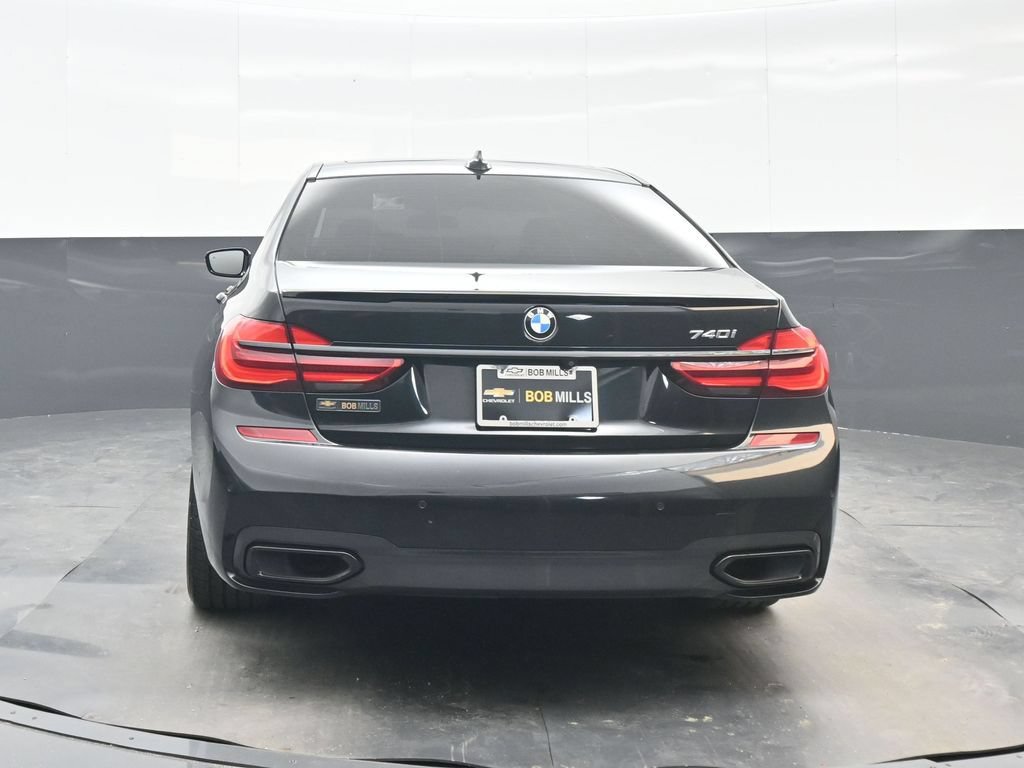 Used 2019 BMW 740i w/ M Sport Package RWD image 5
