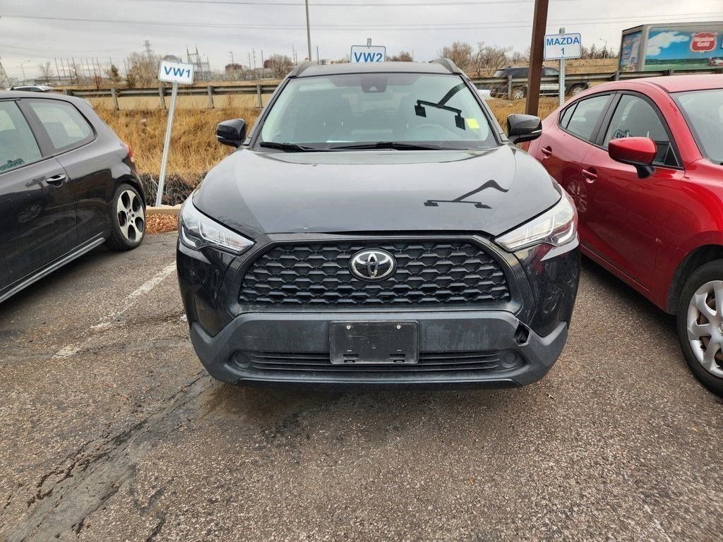 Used 2022 Toyota Corolla Cross LE image 2