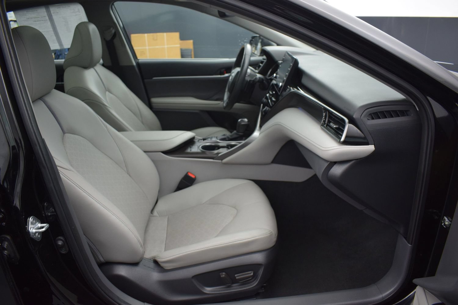 Used 2022 Toyota Camry XSE FWD image 10
