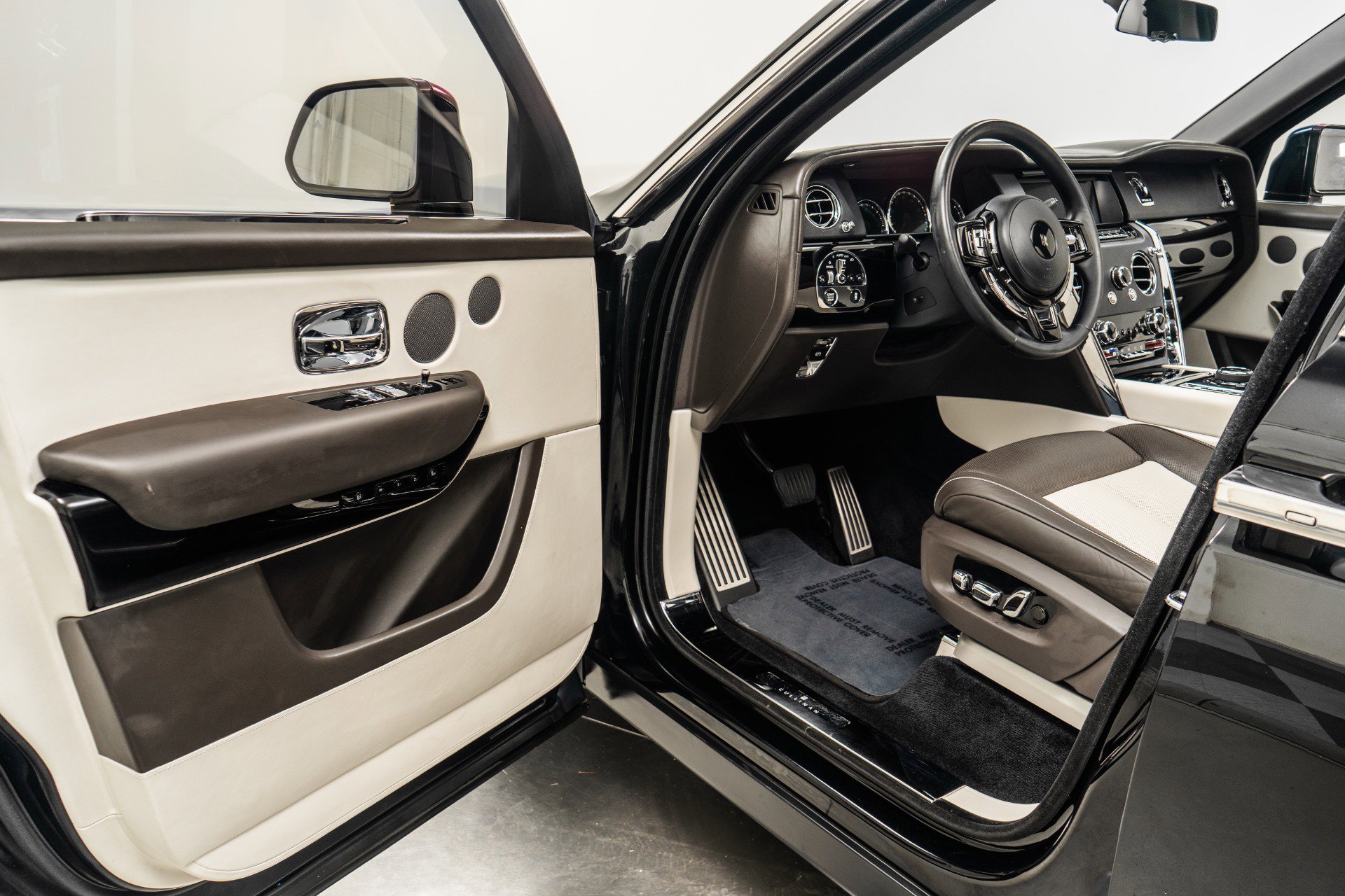 Used 2022 Rolls-Royce Cullinan image 22