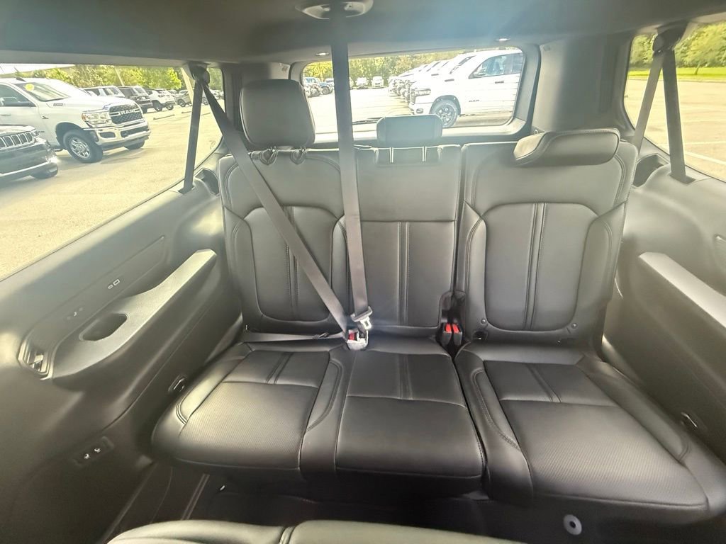 New 2025 Jeep Wagoneer L Series II w/ Premium Group I image 39