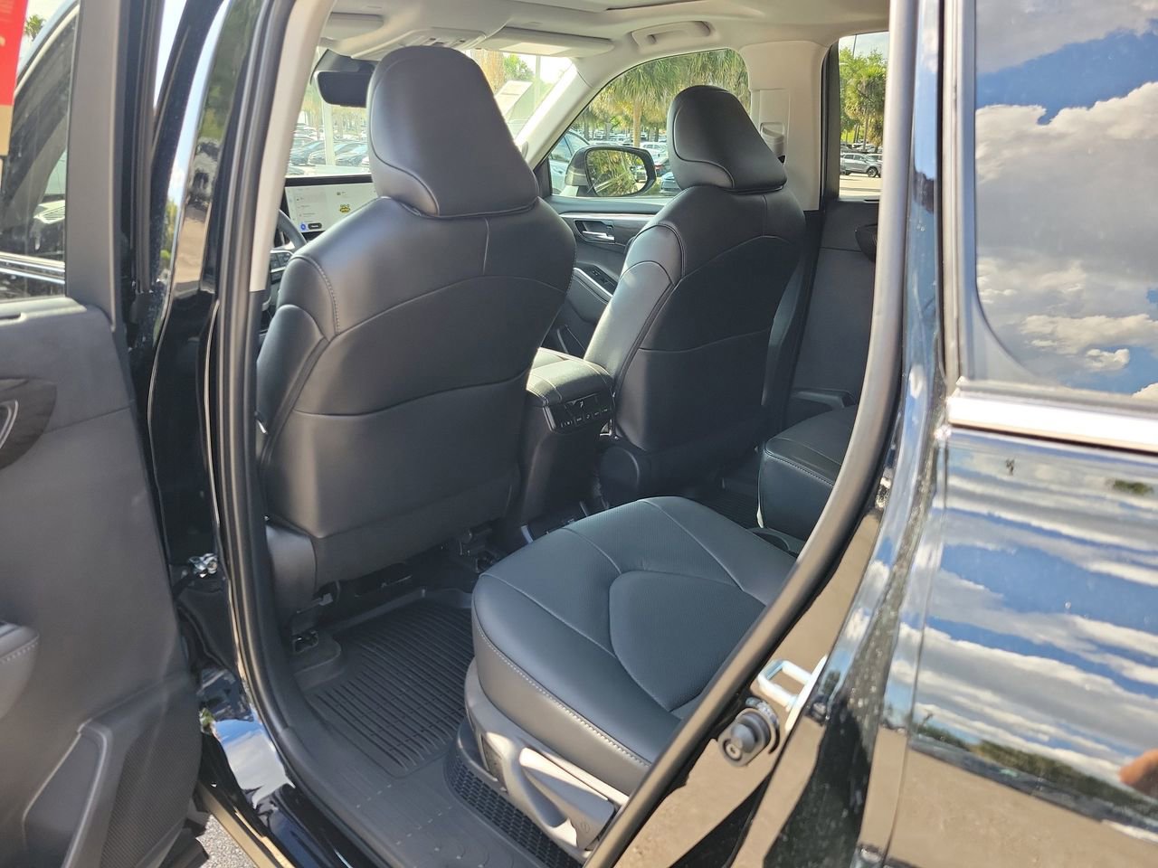 New 2026 Toyota Highlander Limited AWD/4WD image 11