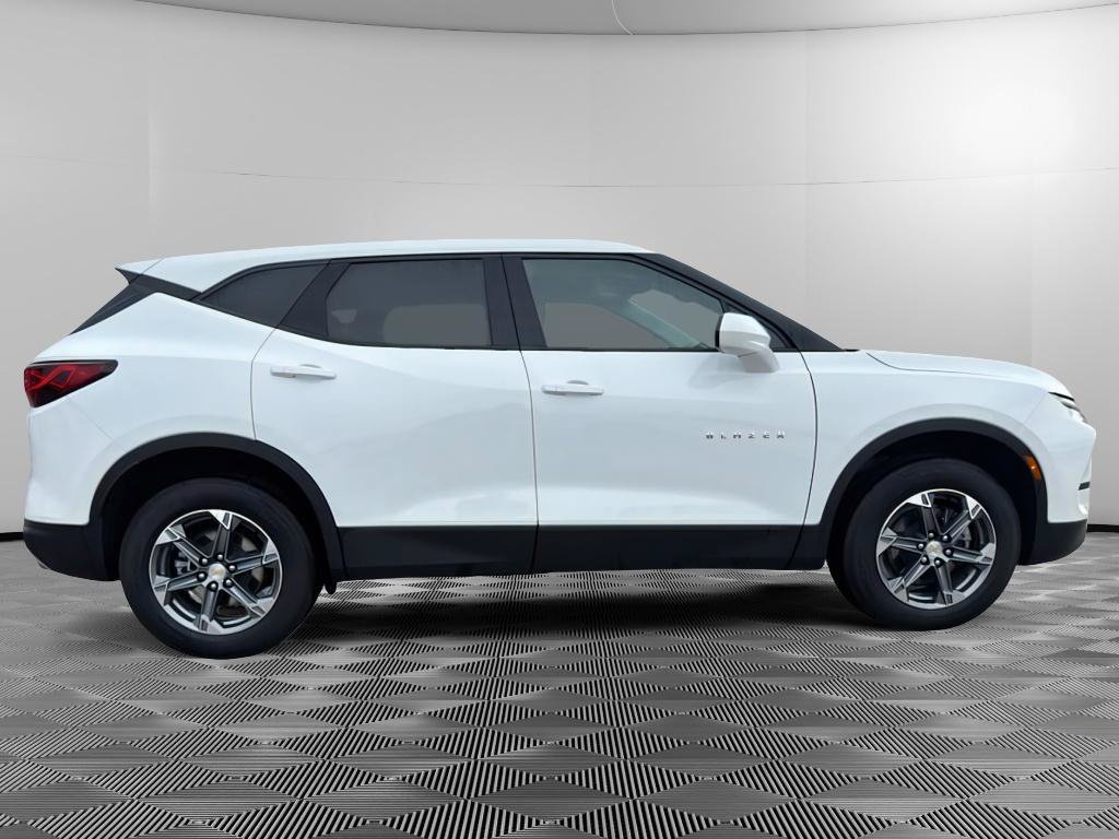 Used 2025 Chevrolet Blazer LT AWD/4WD image 5